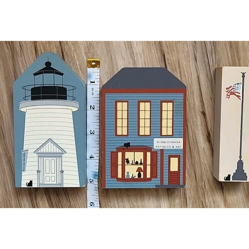 Cats Meow (7 Pc) Lighthouse, Flagpole & Mercantiles, House,2 Stores & Bakery EUC - Picture 4 of 16